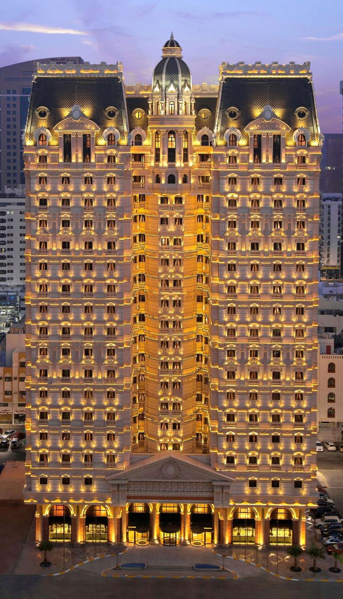 Royal Rose Abu Dhabi, A Curio Collection By Hilton Affiliated Hotel Exterior foto